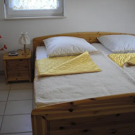 Апартаменты Ferienwohnung Mowe Цингст
